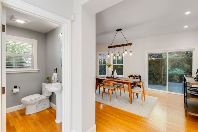 936 Mountain Blvd, Oakland, CA 94611