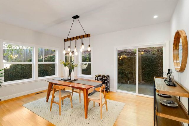 936 Mountain Blvd, Oakland, CA 94611