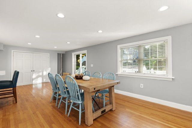 6 Longworth Rd, Worcester, MA 01602