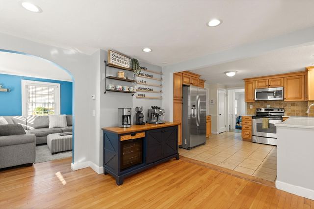 6 Longworth Rd, Worcester, MA 01602