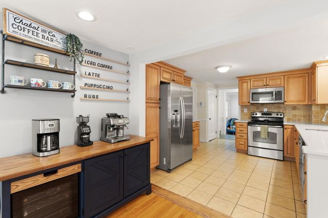 6 Longworth Rd, Worcester, MA 01602