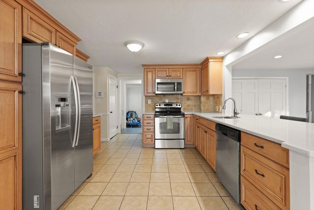 6 Longworth Rd, Worcester, MA 01602
