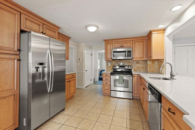 6 Longworth Rd, Worcester, MA 01602