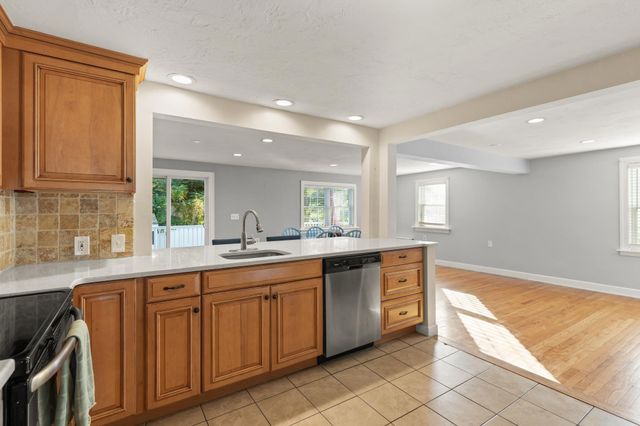6 Longworth Rd, Worcester, MA 01602
