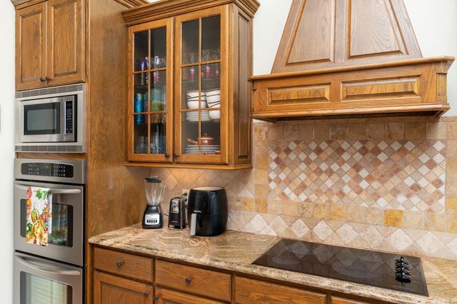 9 Jabali Way, Hot Springs Village, AR 71909