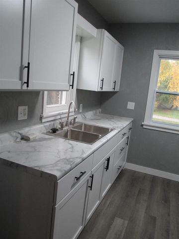 516 Elizabeth St Street, Baraboo, WI 53913