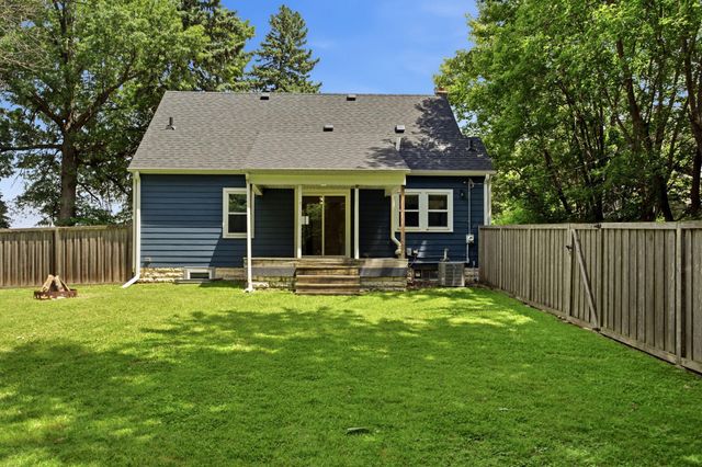 1783 White Bear Avenue N, Maplewood, MN 55109