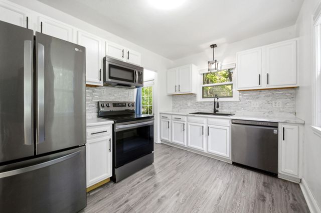 1783 White Bear Avenue N, Maplewood, MN 55109