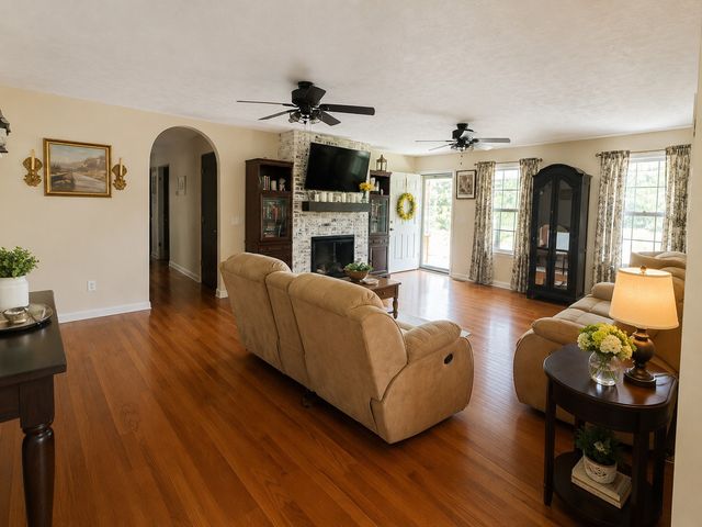 187 N Old Military Rd, Summertown, TN 38483