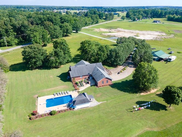 187 N Old Military Rd, Summertown, TN 38483