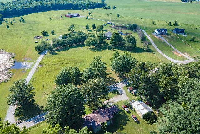 187 N Old Military Rd, Summertown, TN 38483