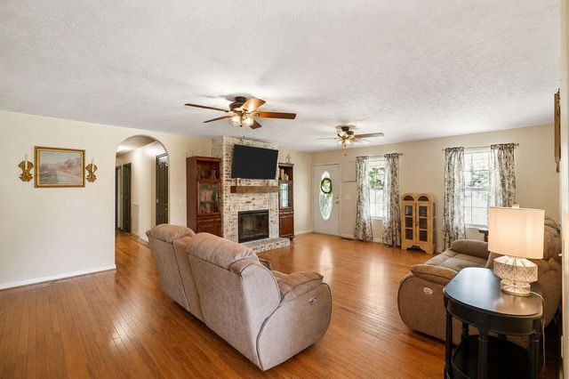 187 N Old Military Rd, Summertown, TN 38483