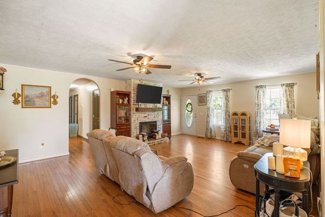 187 N Old Military Rd, Summertown, TN 38483