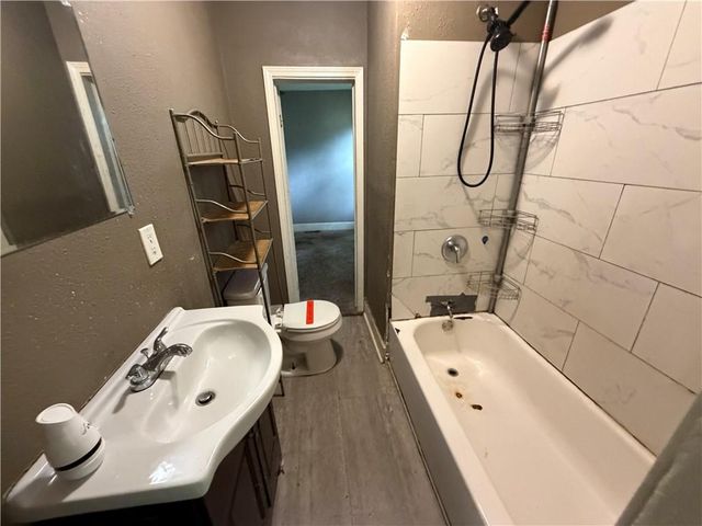 206 S Hardy Avenue, Independence, MO 64053