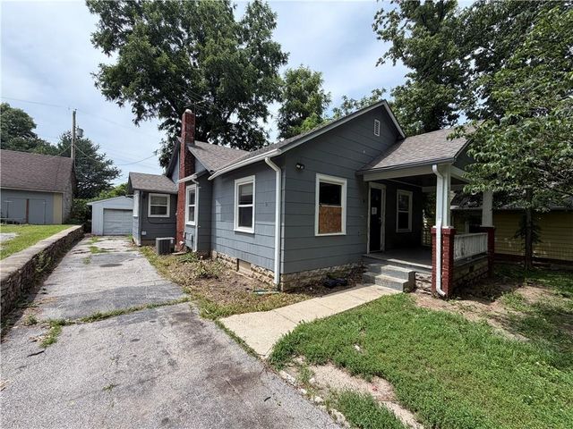 206 S Hardy Avenue, Independence, MO 64053