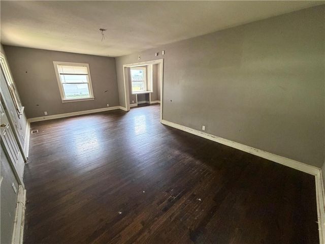 206 S Hardy Avenue, Independence, MO 64053
