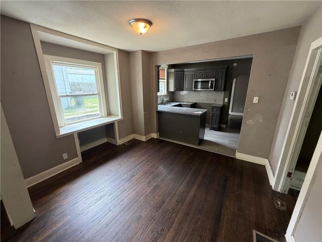 206 S Hardy Avenue, Independence, MO 64053