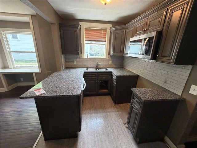 206 S Hardy Avenue, Independence, MO 64053