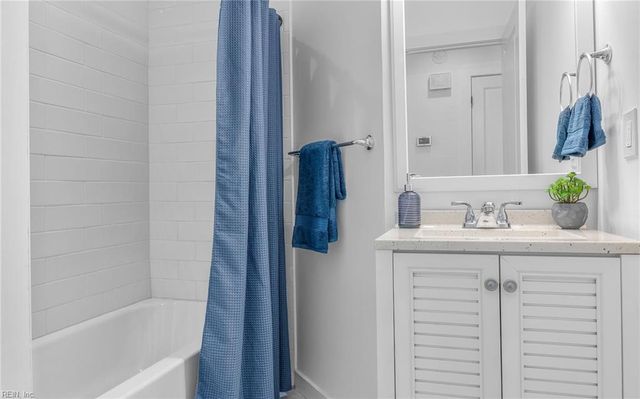 5556 Shadowwood DR, Virginia Beach, VA 23455