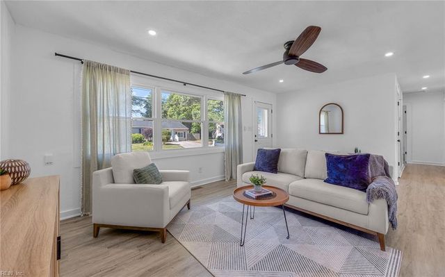 5556 Shadowwood DR, Virginia Beach, VA 23455