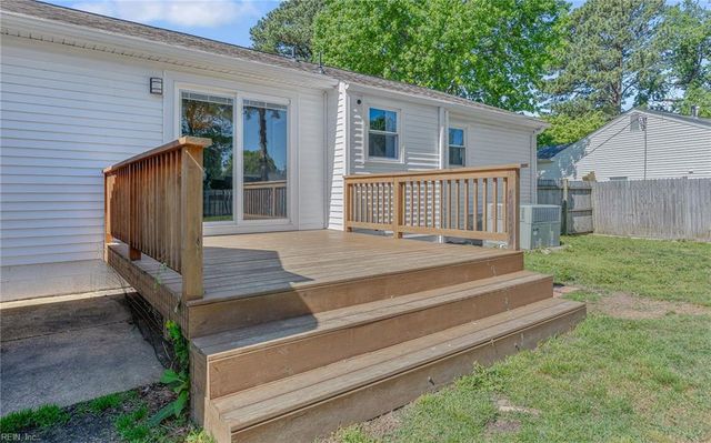 5556 Shadowwood DR, Virginia Beach, VA 23455