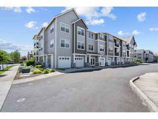 16322 Nw CHADWICK Way 205, Portland, OR 97229