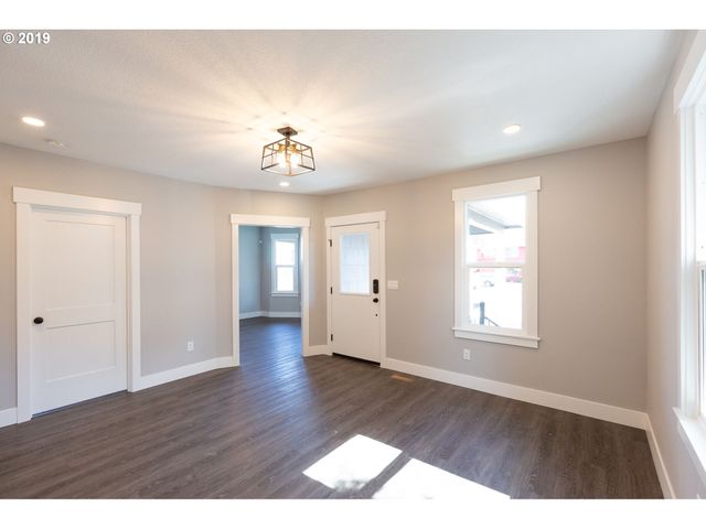 5027 Se 70TH Ave, Portland, OR 97206