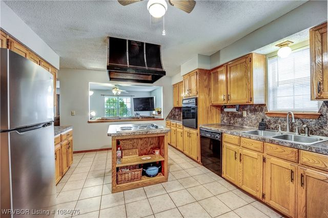 2221 Zion Road, Van Buren, AR 72956