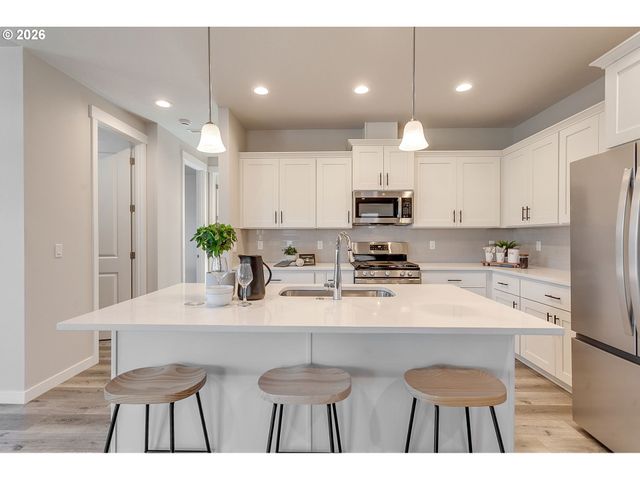 17252 Sw WAPATO ISLAND Dr, Sherwood, OR 97140