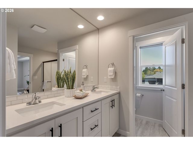 17252 Sw WAPATO ISLAND Dr, Sherwood, OR 97140