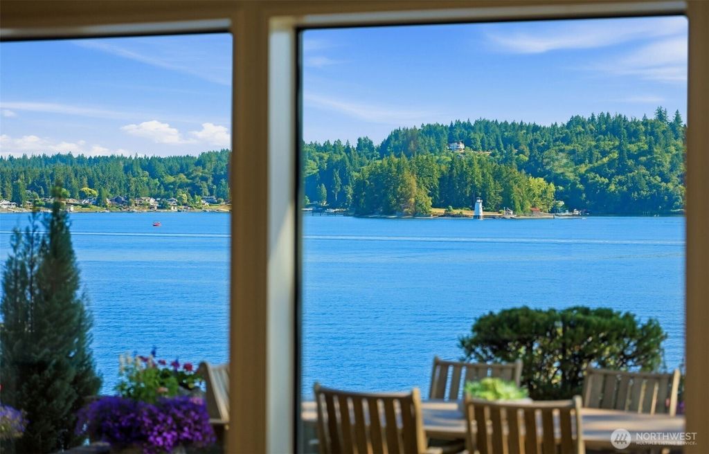 Image 16 of property listing at 7602 Fairwind Lane NW, Gig Harbor, WA 98335
