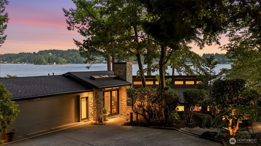 Image 4 of property listing at 7602 Fairwind Lane NW, Gig Harbor, WA 98335