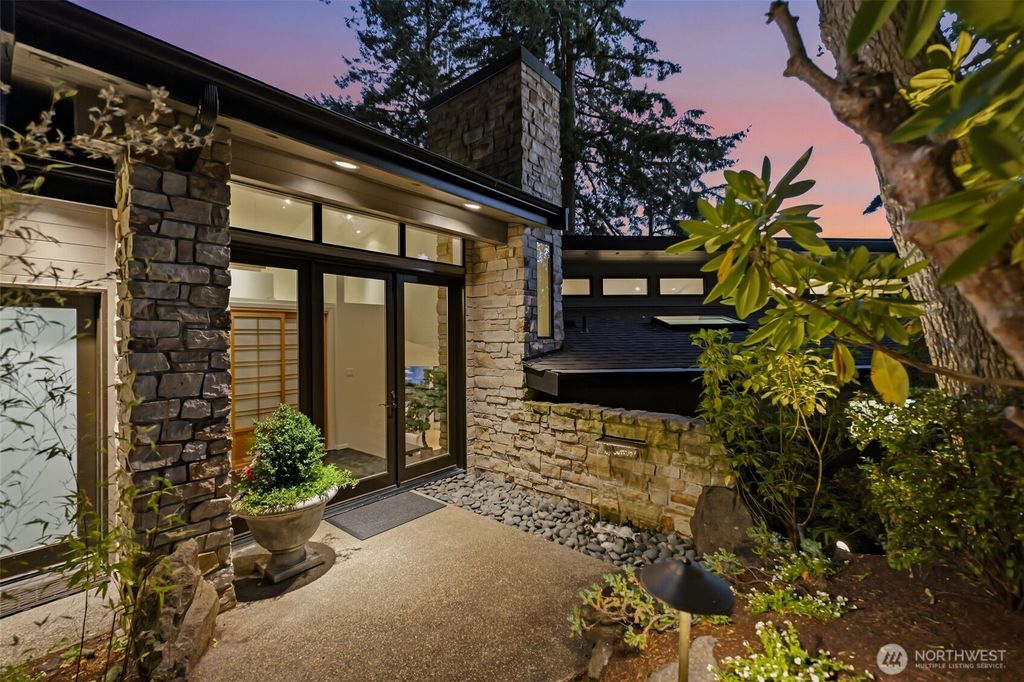 Image 7 of property listing at 7602 Fairwind Lane NW, Gig Harbor, WA 98335