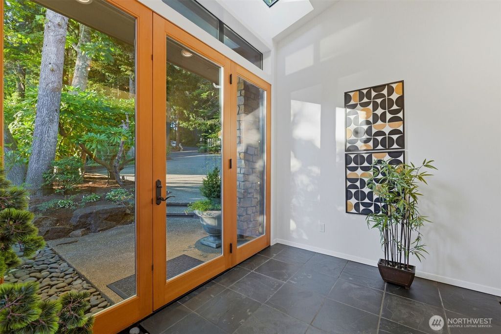 Image 8 of property listing at 7602 Fairwind Lane NW, Gig Harbor, WA 98335