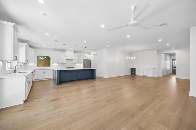 10659 Mayfield Road, Houston, TX 77043