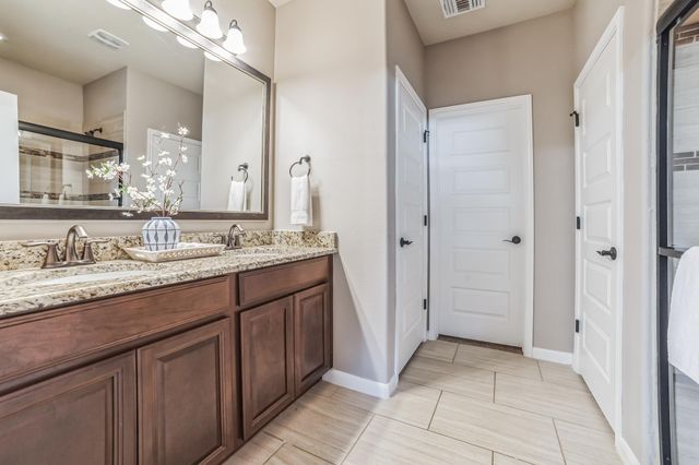 400 Hummingbird LN B, Austin, TX 78734
