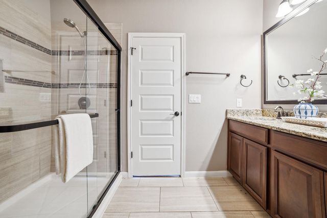 400 Hummingbird LN B, Austin, TX 78734
