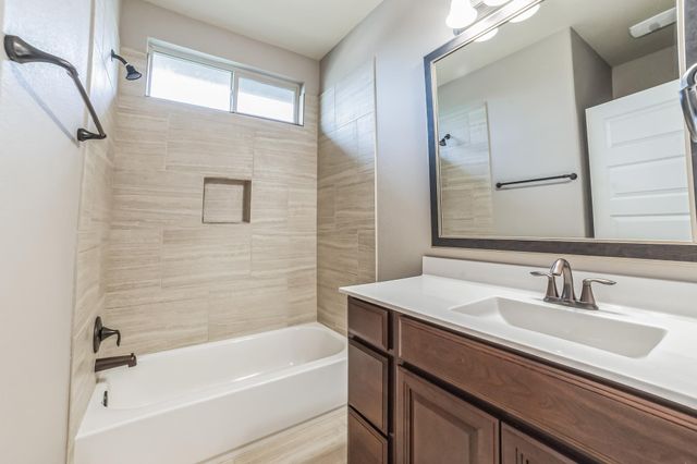 400 Hummingbird LN B, Austin, TX 78734