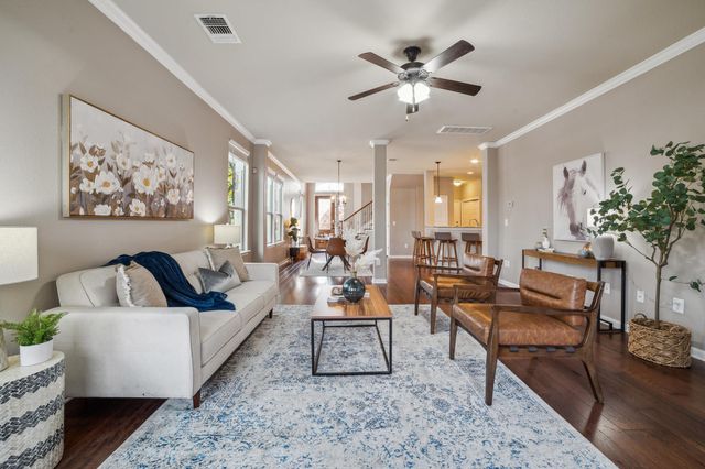 400 Hummingbird LN B, Austin, TX 78734