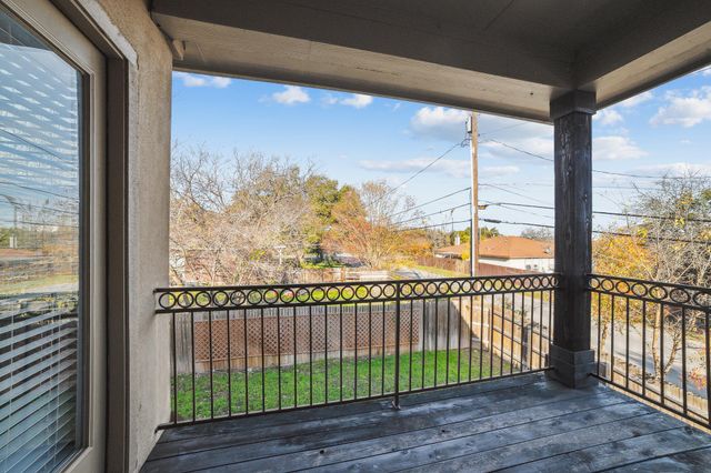 400 Hummingbird LN B, Austin, TX 78734