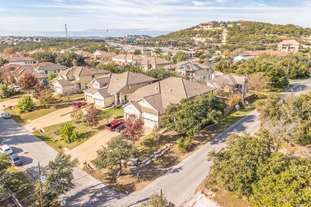 400 Hummingbird LN B, Austin, TX 78734
