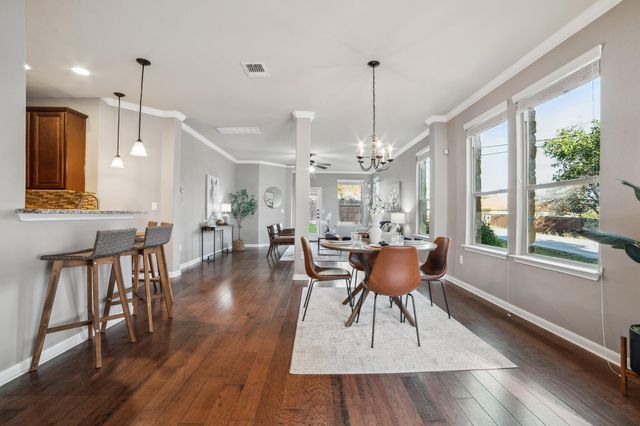 400 Hummingbird LN B, Austin, TX 78734