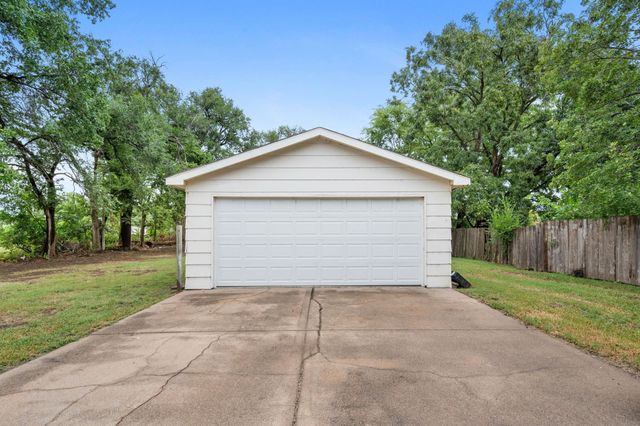 1722 W 29th St N, Wichita, KS 67204