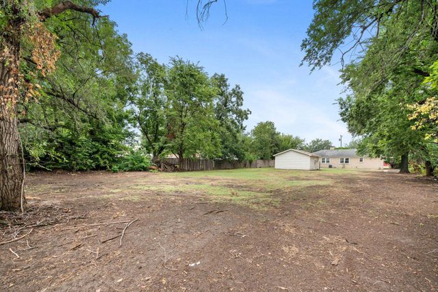 1722 W 29th St N, Wichita, KS 67204