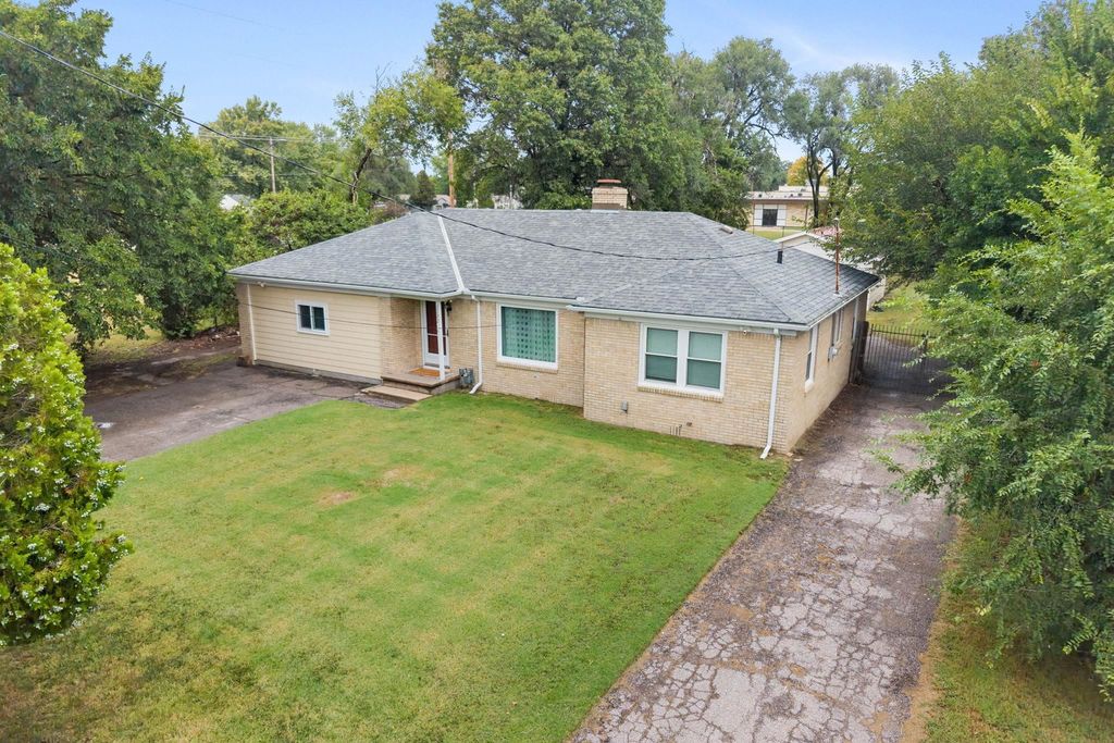 1722 W 29th St N, Wichita, KS 67204