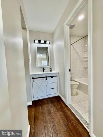 5611 ROUNDTREE DR, Woodbridge, VA 22193