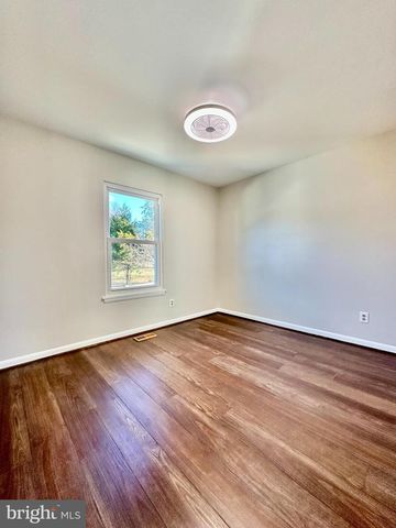 5611 ROUNDTREE DR, Woodbridge, VA 22193