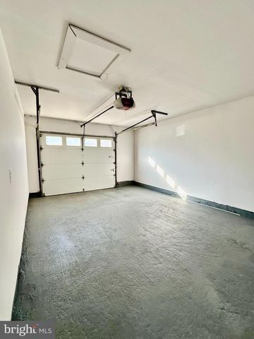 5611 ROUNDTREE DR, Woodbridge, VA 22193