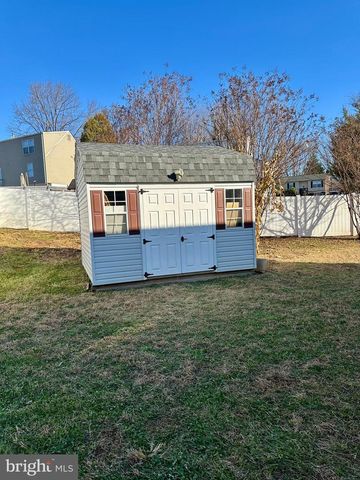 5611 ROUNDTREE DR, Woodbridge, VA 22193