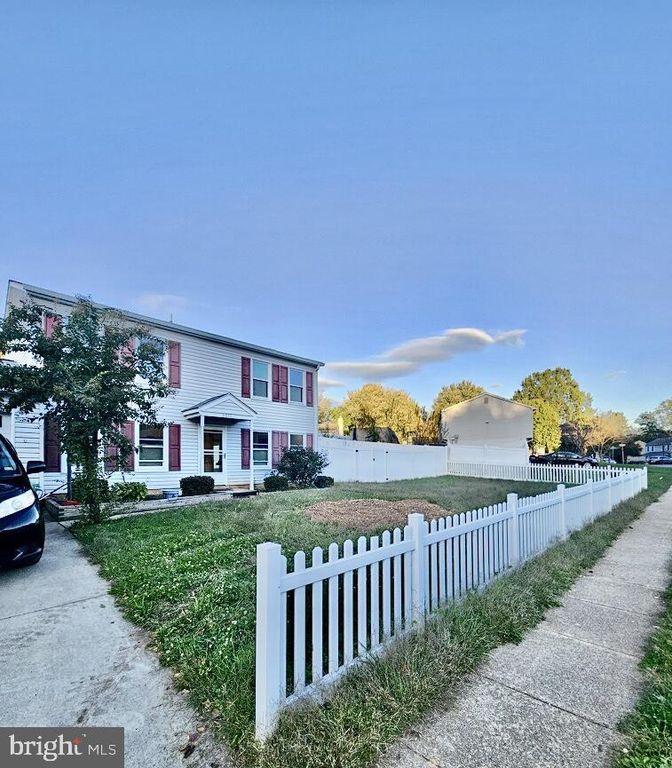 5611 ROUNDTREE DR, Woodbridge, VA 22193